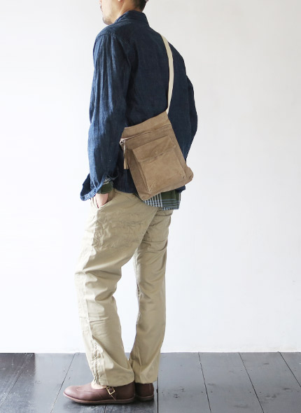 Needlesのシューズのモデル着用画像